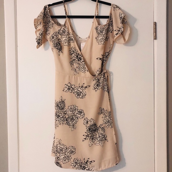 NWT Lush Pink Cold Shoulder Dress - Picture 2 of 5